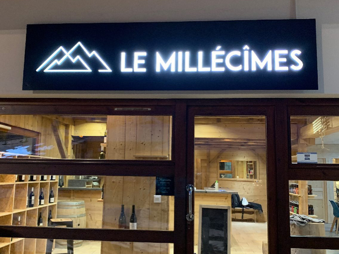 enseigne lumineuse à Annemasse 74 speyser imprimerie pose sur mesure