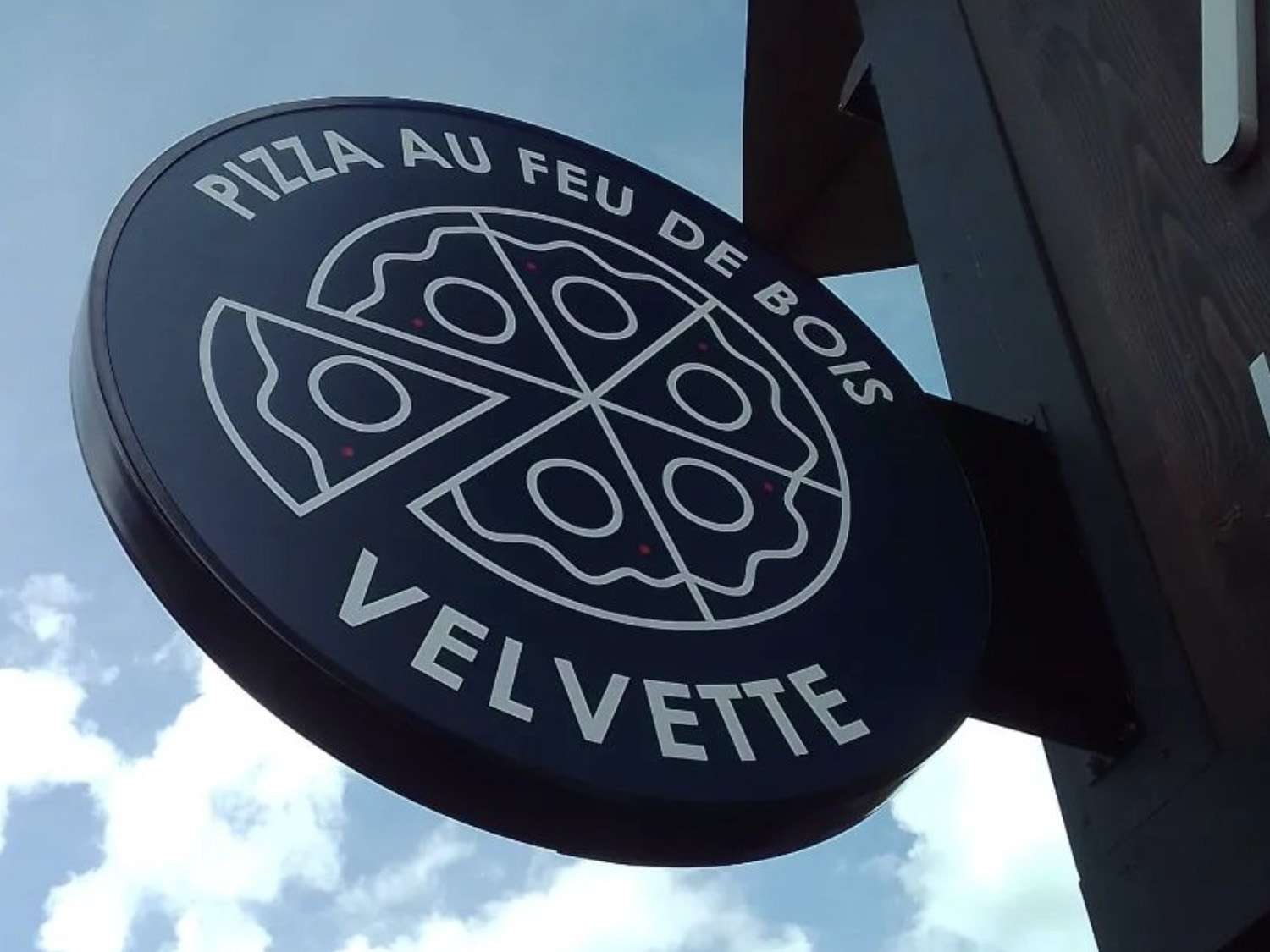 Enseigne Drapeau simple ronde à Annemasse 74 Haute-Savoie Imprimerie Signalétique