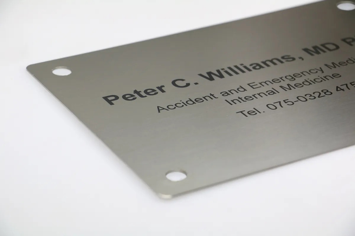 Plaque professionnelle silver à Annemasse 74