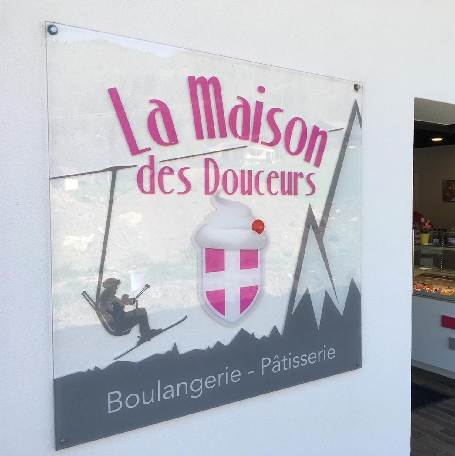 Plaque en plexi transparente avec impression couleur pour enseigne et signalétiqu